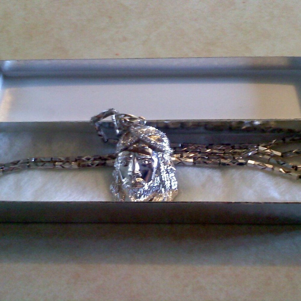 JESUS PENDANT WITH CHAIN NECKLACE 28" INCH SILVER PLATED BRAND NEW WITH BOX